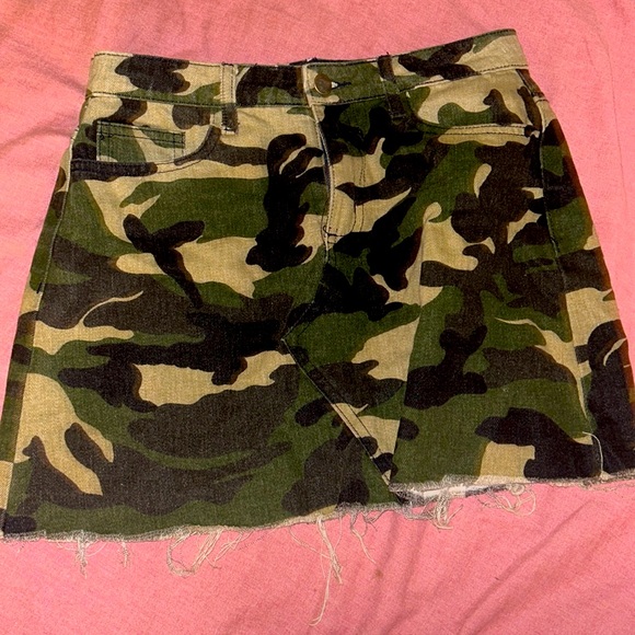 Camo denim skirt frilled. Pls buy too small for me. - Picture 1 of 3